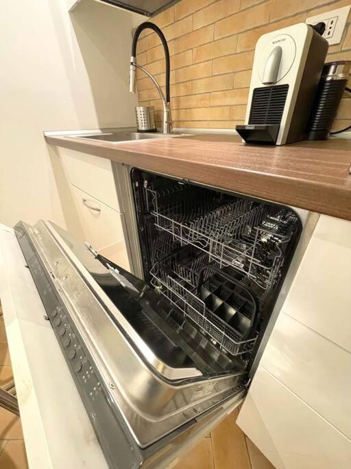 Santa Sofia Apartment Милано Екстериор снимка