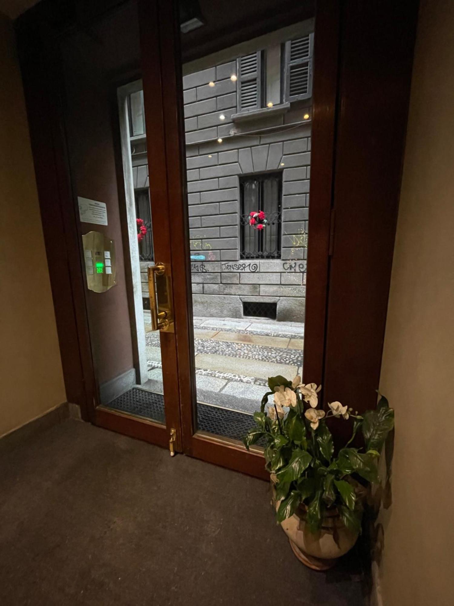 Santa Sofia Apartment Милано Екстериор снимка